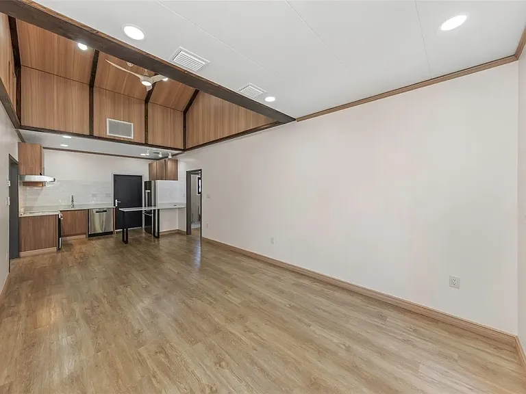 1125 Melrose Ave S — Photo 2