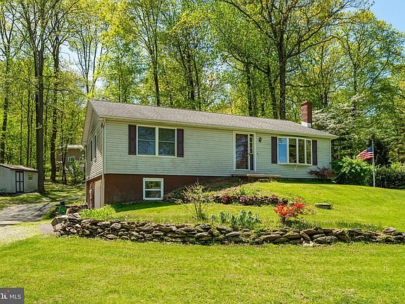 5th image of 6 Camelia Ln