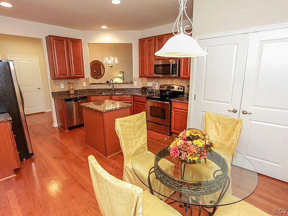 2nd image of 512 Siena Ln #512