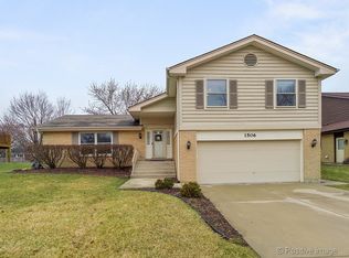 1506 Huntleigh Dr, Wheaton, IL 60189