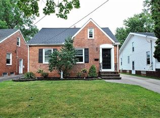 1567 Winchester Rd, Lyndhurst, OH 44124