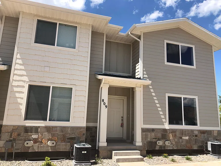 809 S 1710 E — Photo 1
