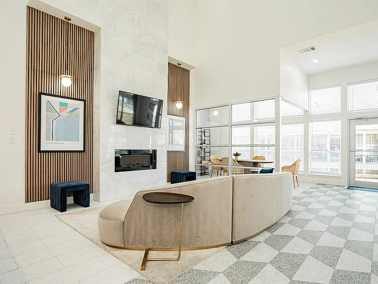 Aero White Rock — Photo 21