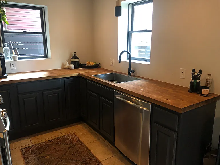 477 Jersey Ave — Photo 5