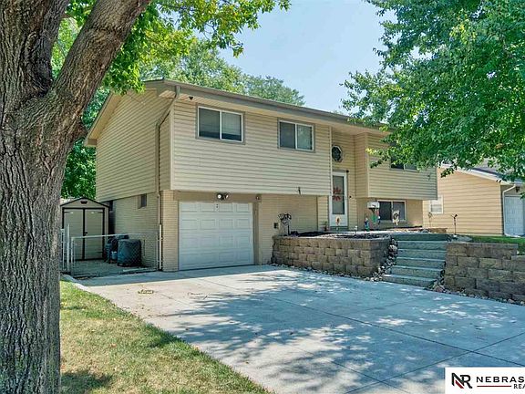2nd image of 4721 Parkview Dr
