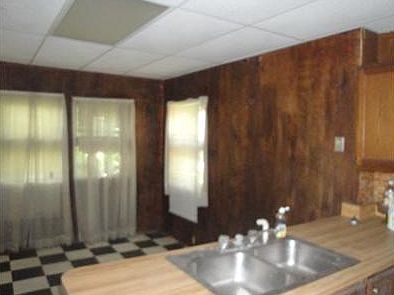 5th image of 1043 Portage Ave