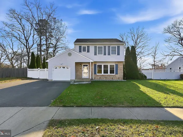 28 Bayberry Ct, Brick, NJ 08724