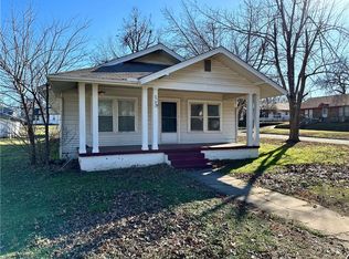 1027 W Arkansas Ave, Chickasha, OK 73018