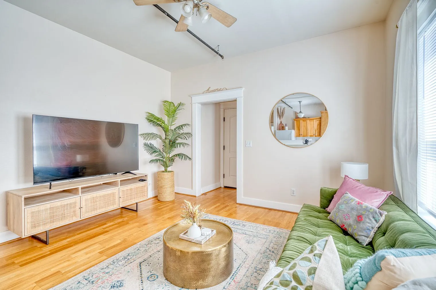 1 bed, 1.0 bath, 548 sqft, $2,546 — Photo 3