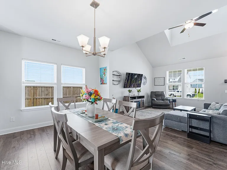 104 Harvest Bluff Ln — Photo 6