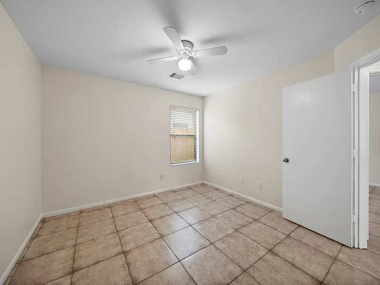 114 Mustang Stampede Dr — Photo 10