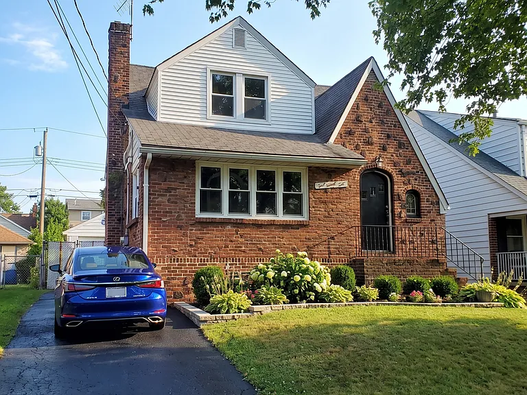 325 Gesner St — Photo 1