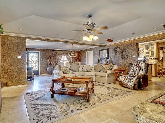 4th image of 604 Robindale Dr