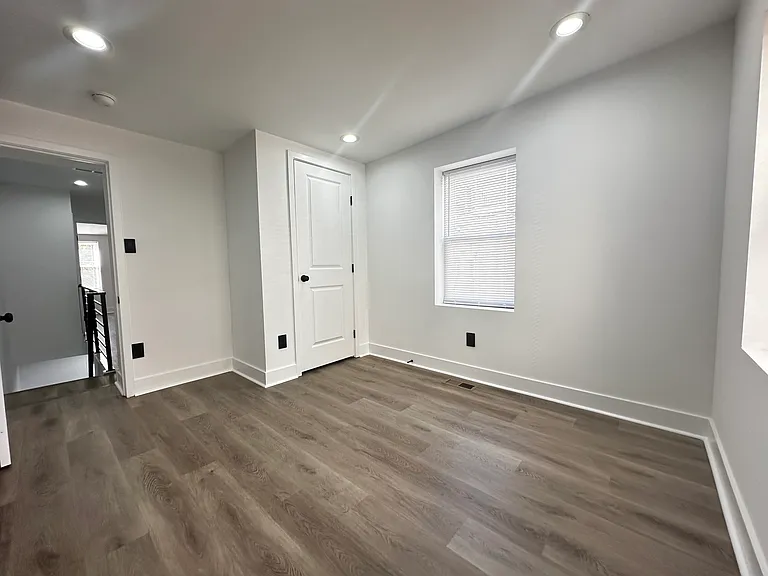 1015 S 6th St #2 — Photo 9