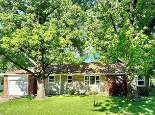 2419 W Lake Dr, Highland, IL