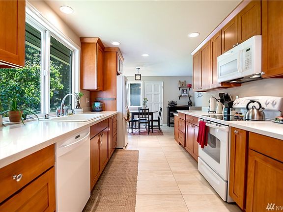 5th image of 4415 Merry Ln W
