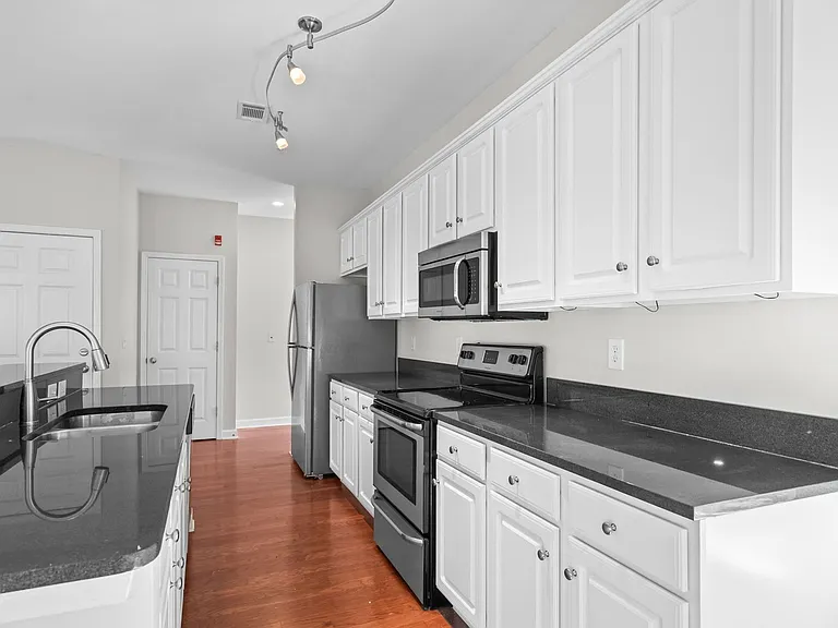 2798 Howard Ave #G — Photo 19