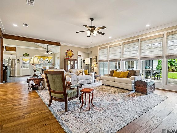 4th image of 409 Woodgate Blvd