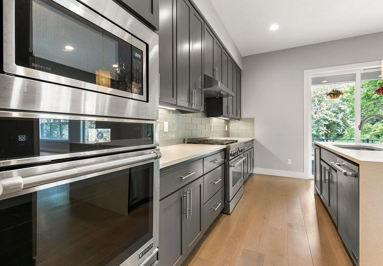 4 bed, 2.5 bath, 3117 sqft, $4,800 — Photo 4