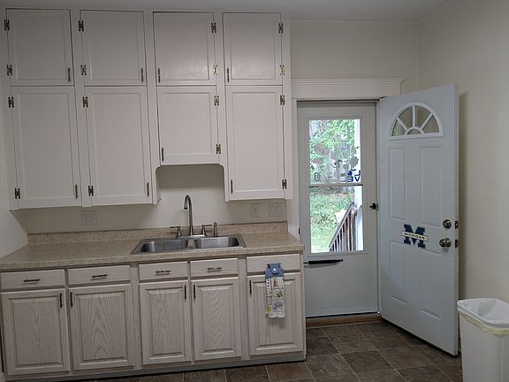 Kitchen 
(And door to back porch)