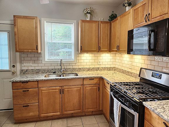 5th image of 709 Veto St NW