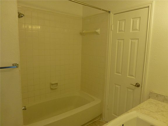 2nd image of 609 Live Oak Dr