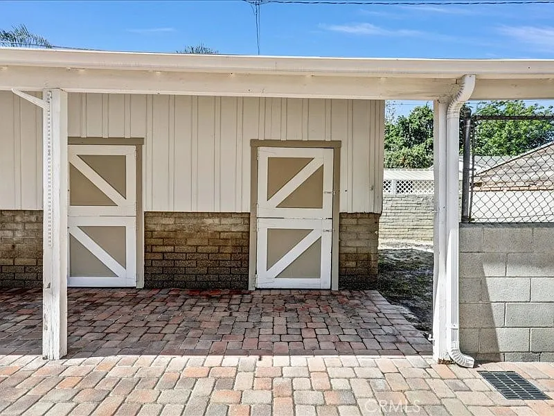 3 bed, 3.5 bath, 2475 sqft, $6,800 — Photo 3