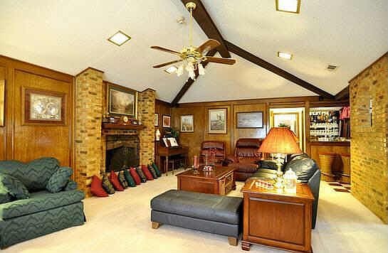 5th image of 3400 Lynbrook Dr