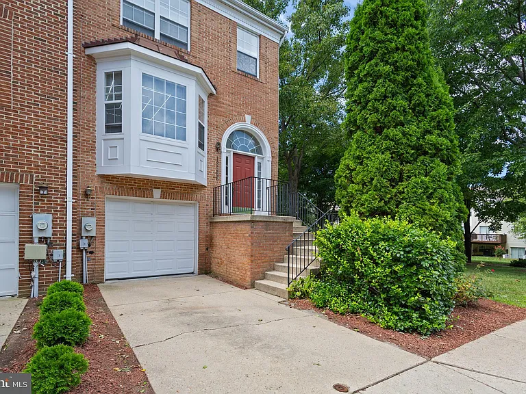 18506 Carriage Walk Cir — Photo 2