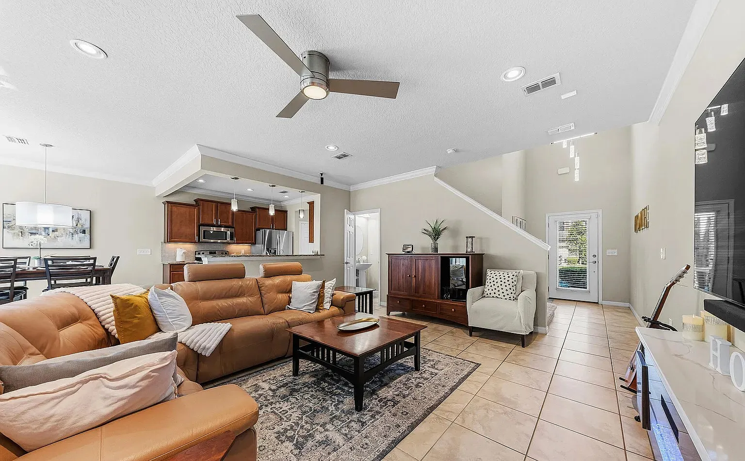 3 bed, 2.5 bath, 1736 sqft, $2,450 — Photo 4