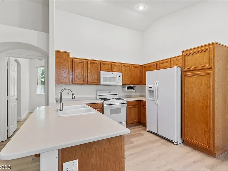 1701 Warrenville St — Photo 11
