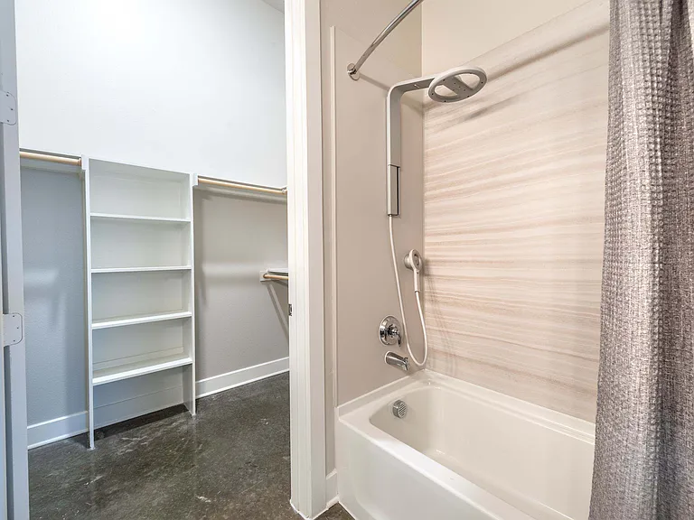 Lakeview Apartments — Photo 9
