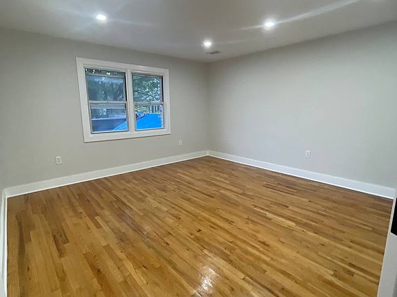 4th image of 4004 Sea Gate Ave #4