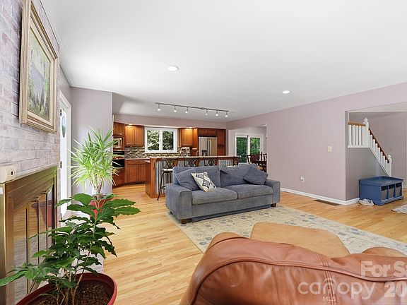 5th image of 202 Riva Ridge Dr