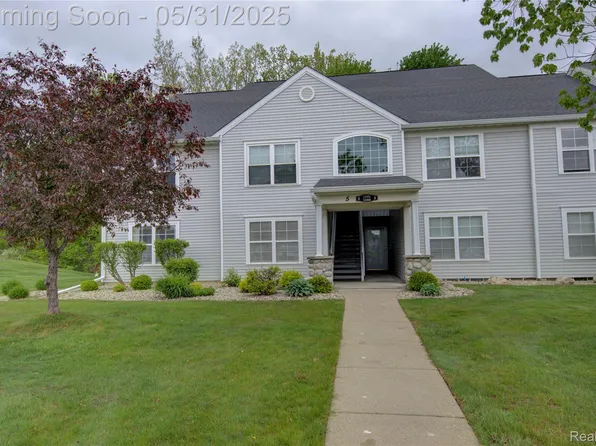 12402 Saint Andrews Way #25, Fenton, MI 48430