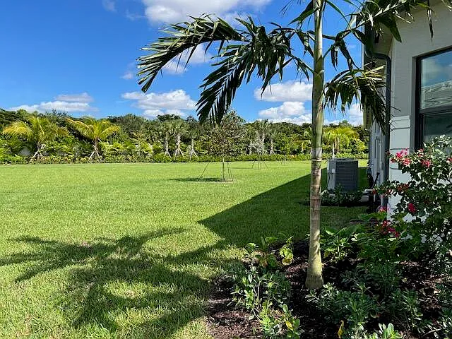 3 bed, 3.0 bath, 2431 sqft, $7,700 — Photo 3