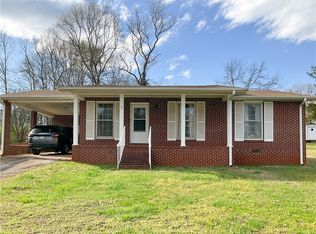 4 Robin Hood Rd, Taylors, SC 29687