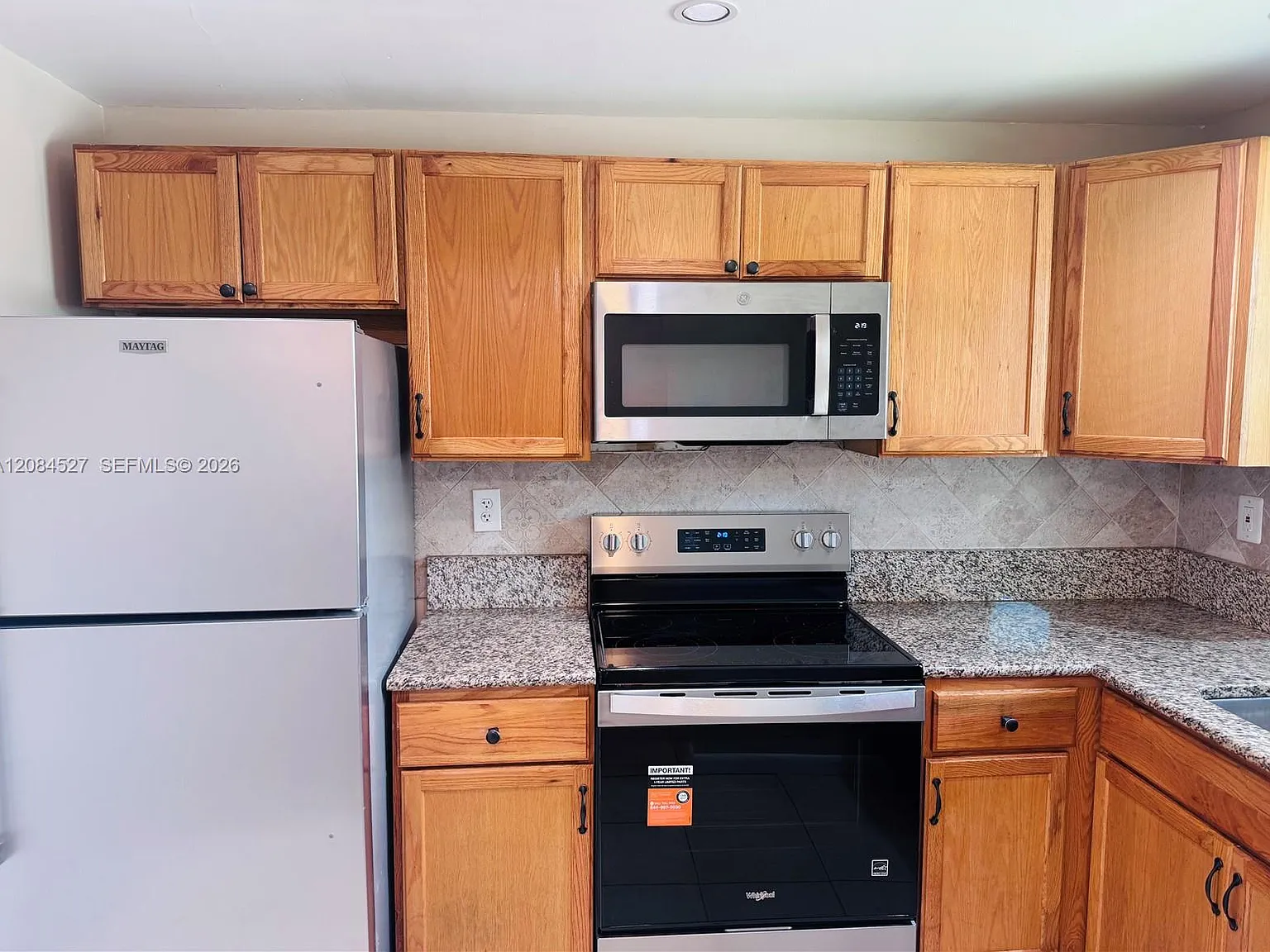 Lakeshore Townhomes Condo — Photo 2