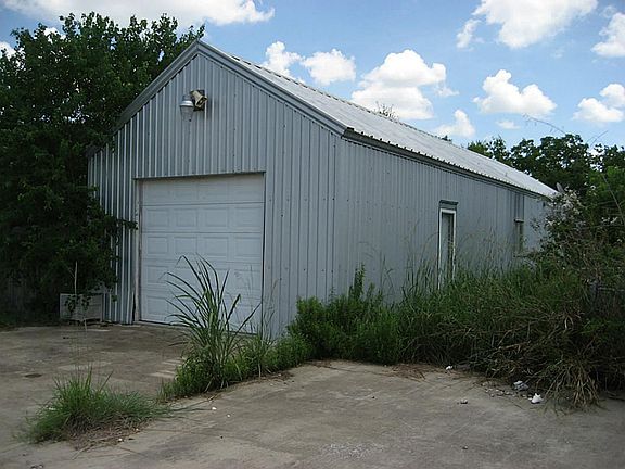 4th image of 3303 Charles Ave