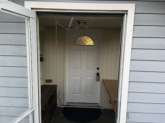 5th image of 1918 SE 6th Ave