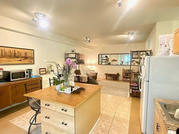 2nd image of 5707 Sacramento Ave