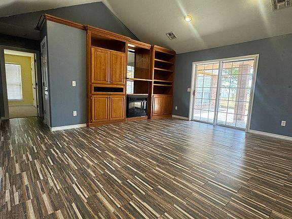 3rd image of 169 NW Copperfield