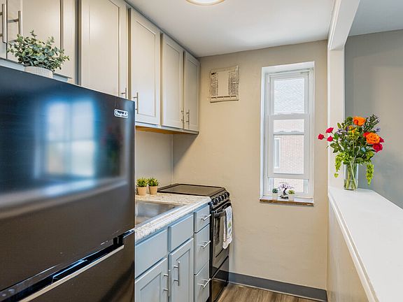 2nd image of 1526 Parkline Dr #2B-1Ba-745Sqft