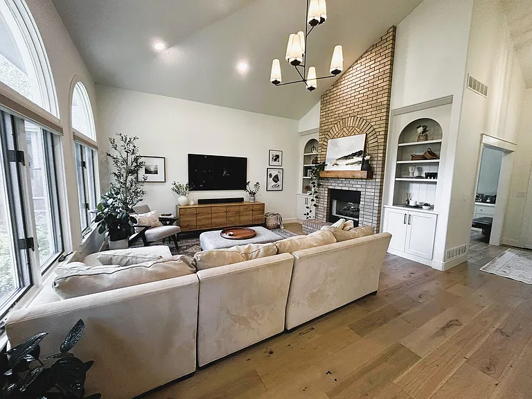 1035 Ashford Ct — Photo 6