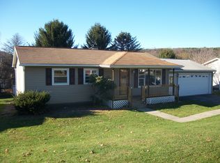 29 Cherokee Ln, Williamsport, PA 17701