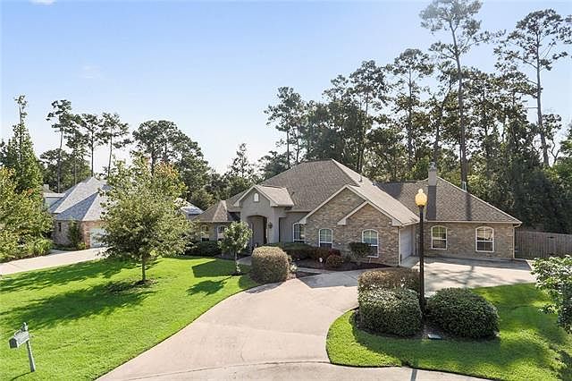 1st image of 102 Woodstone Dr