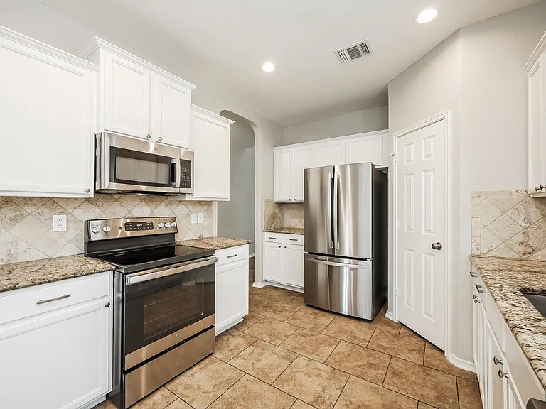 8434 Cedar Mdws — Photo 10