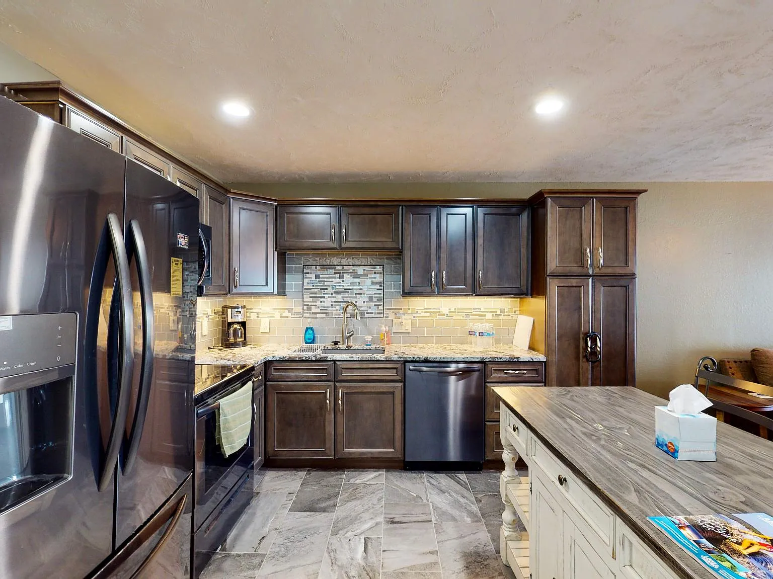 2 bed, 950 sqft, $1,300 — Photo 4