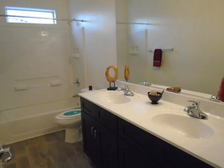 1824 W Pollack St — Photo 17