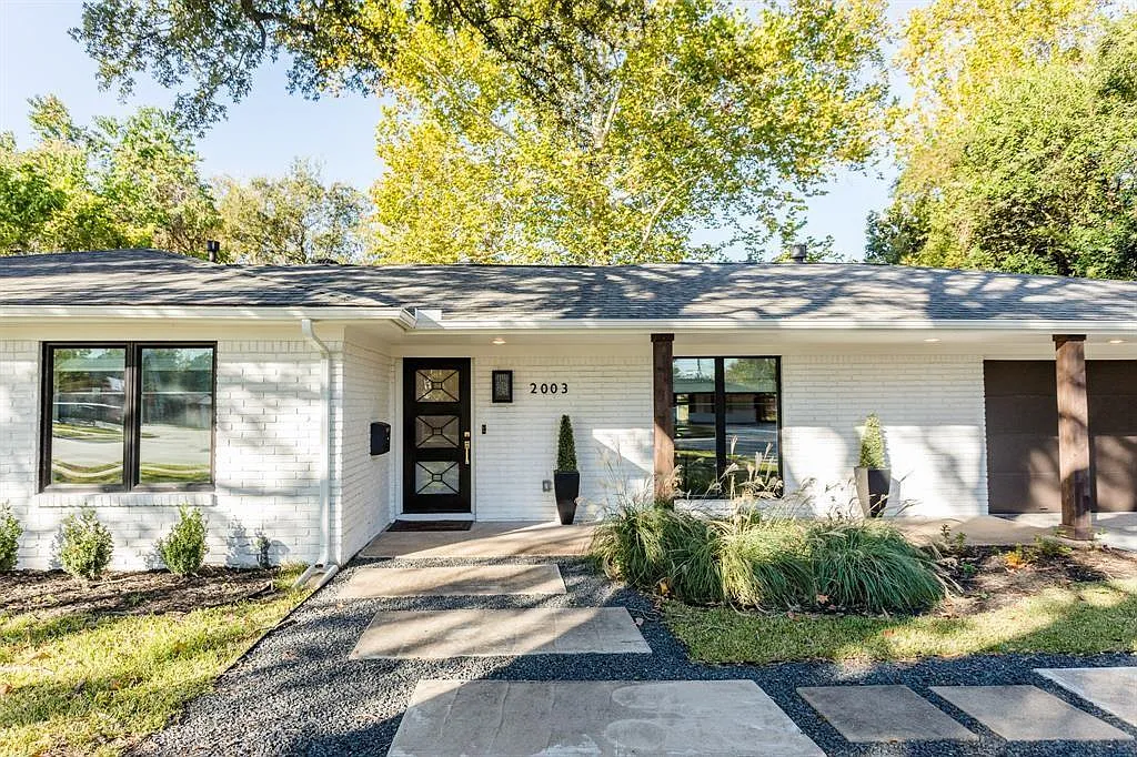 3 bed, 2.0 bath, $3,400 — Photo 2